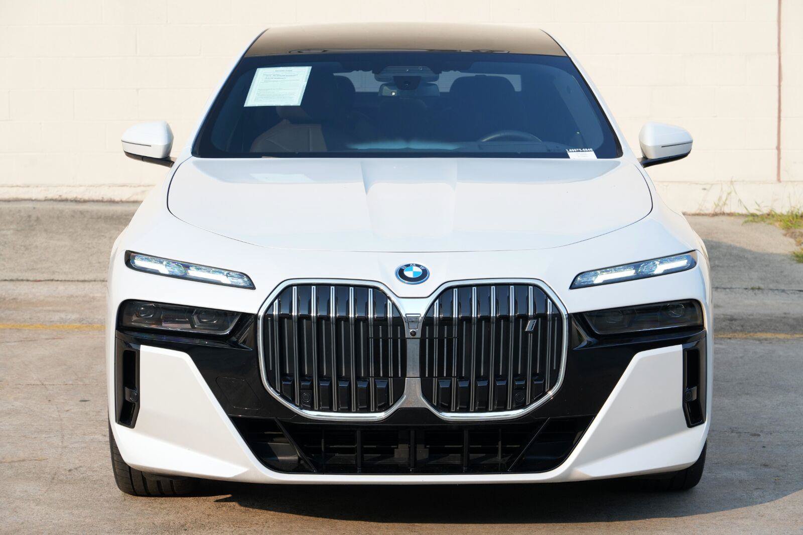 Used 2023 BMW i7 xDrive60 w/ Executive Package 2 AWD/4WD image 60