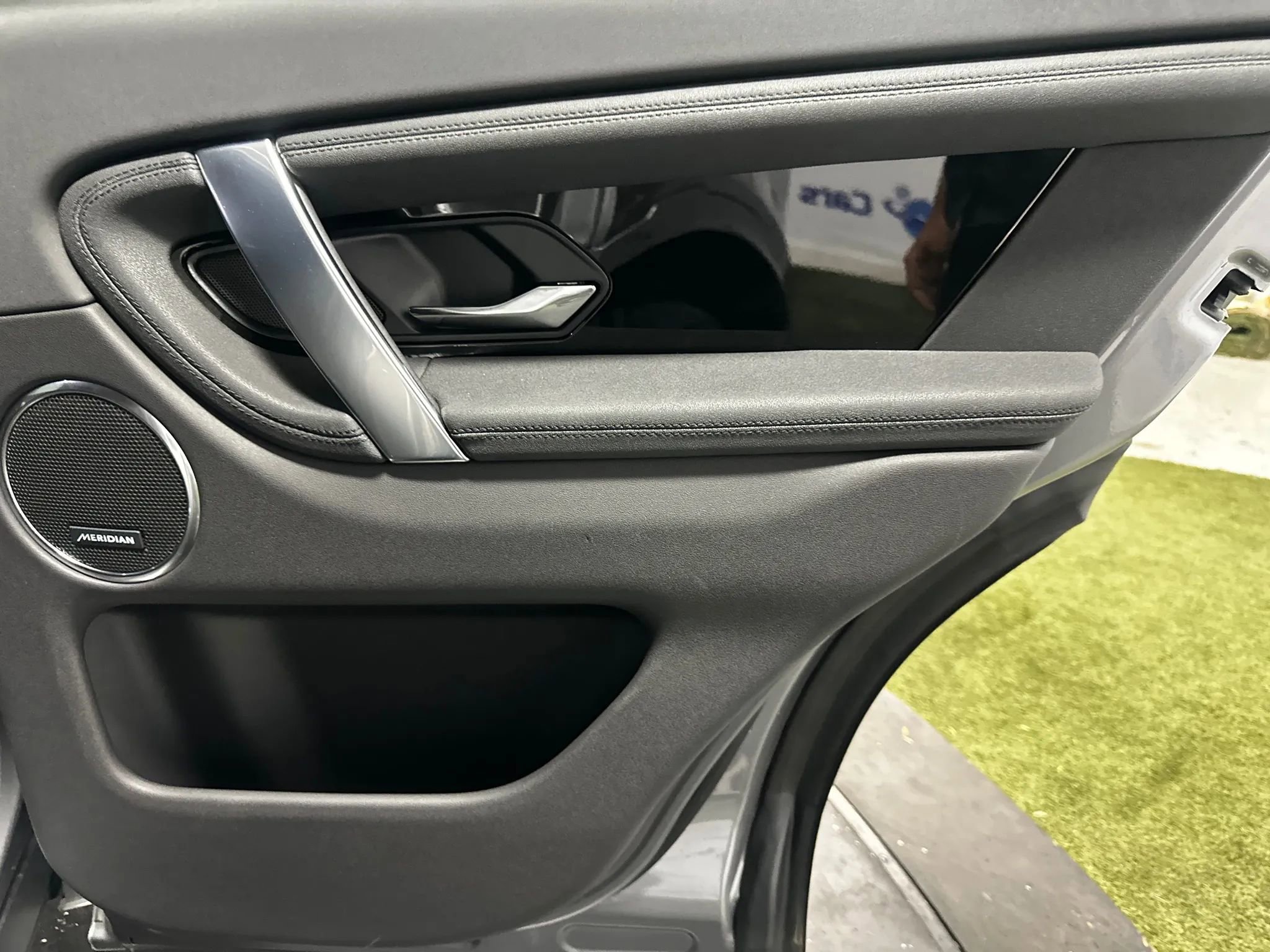 Used 2025 Land Rover Discovery Sport S image 24