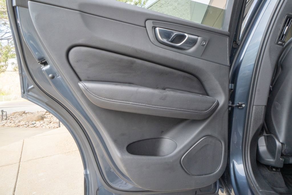 Used 2021 Volvo XC60 T5 Momentum w/ Climate Package image 16