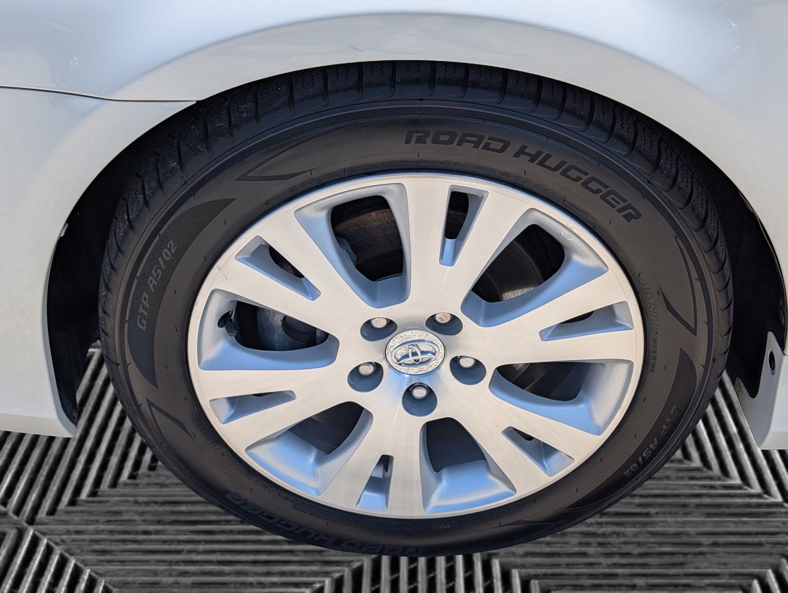 Used 2011 Toyota Avalon FWD image 26