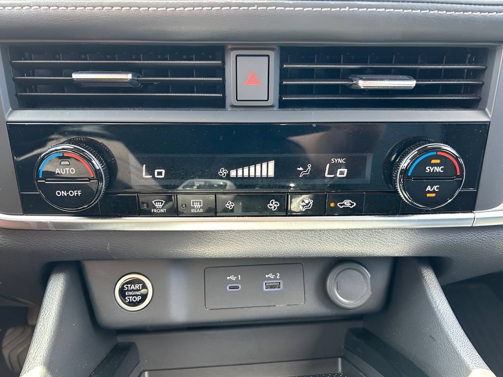 Used 2023 Nissan Rogue SV AWD/4WD image 15