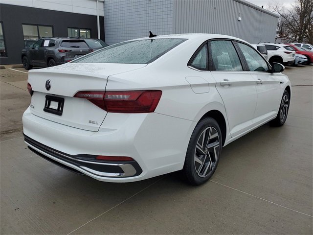Used 2022 Volkswagen Jetta SEL image 4