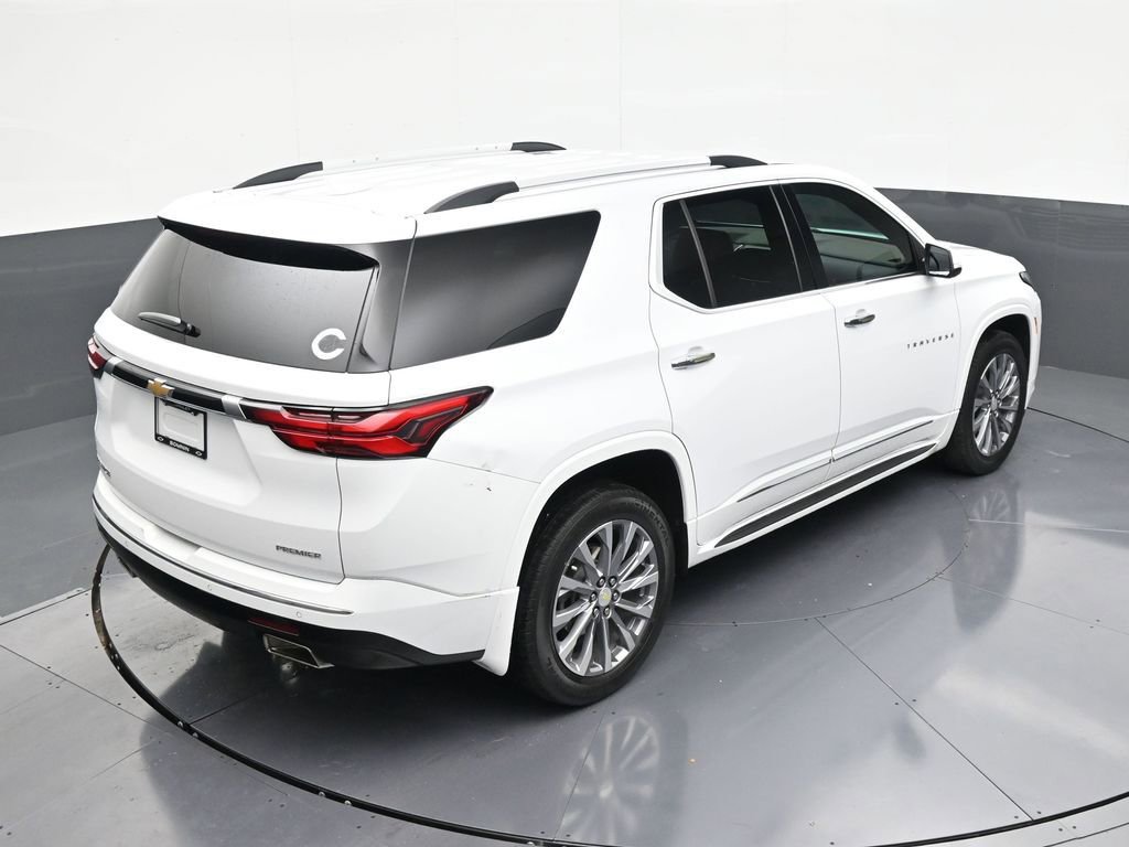 Used 2022 Chevrolet Traverse Premier FWD image 16