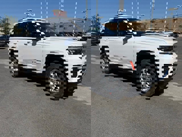 New 2025 Jeep Grand Cherokee Laredo w/ Trailer Tow Package image 8