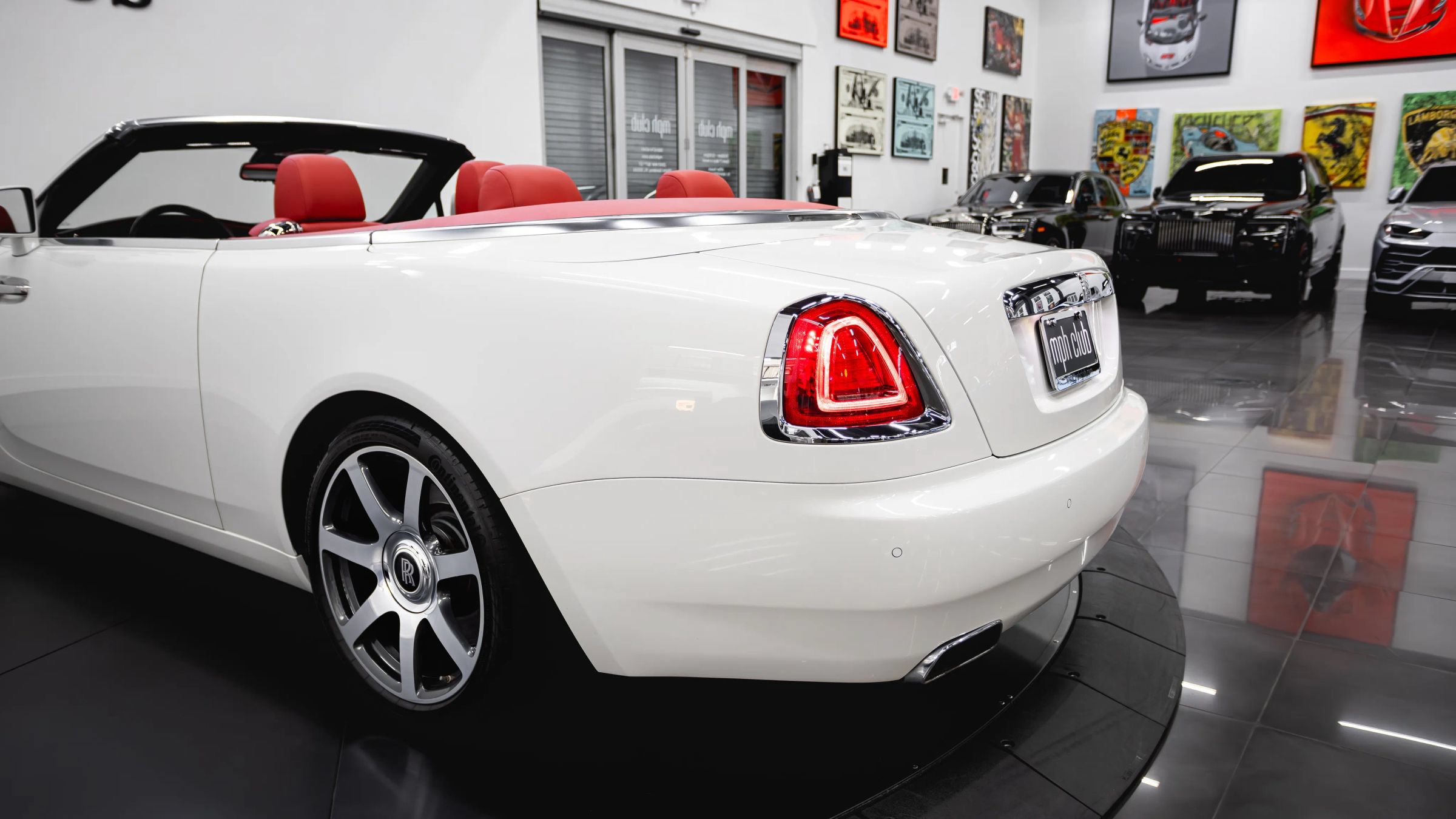 Used 2017 Rolls-Royce Dawn RWD image 40