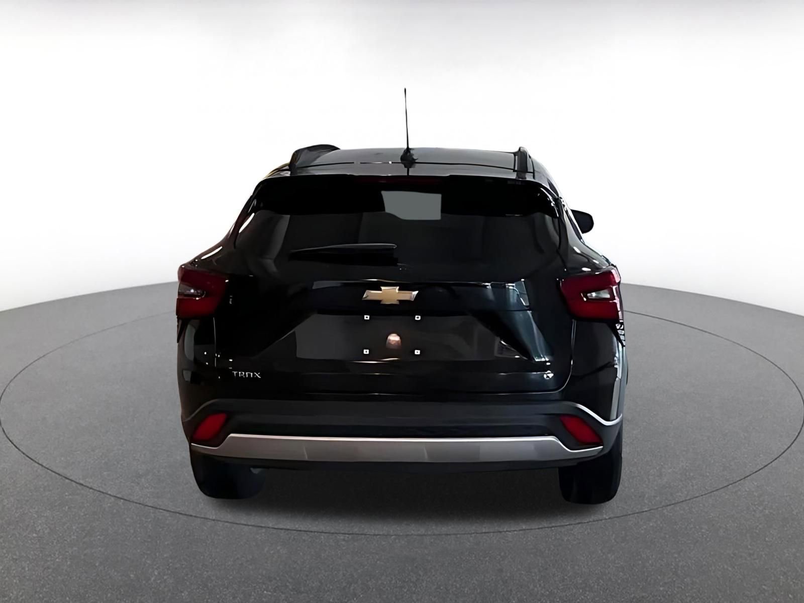 Used 2025 Chevrolet Trax LT w/ LT Convenience Package image 12