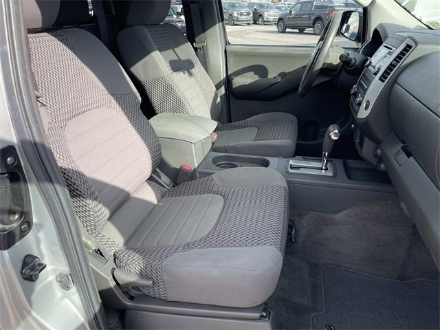 Used 2013 Nissan Frontier SV image 19