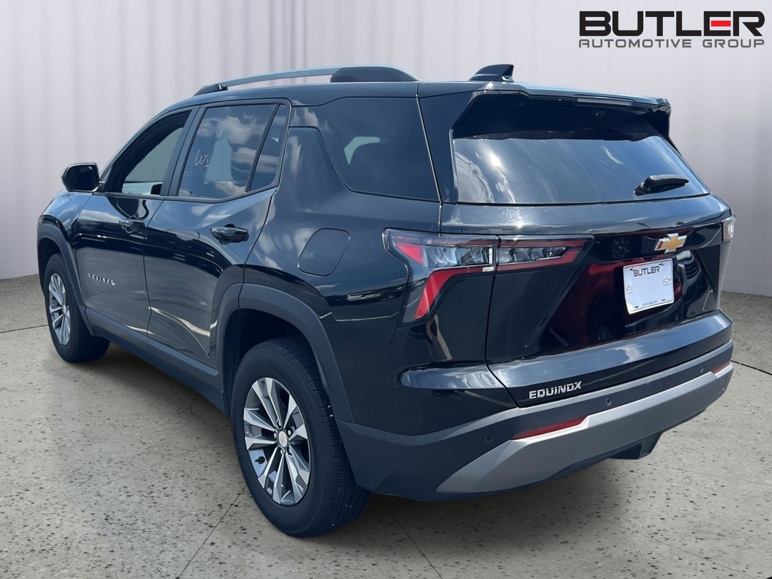Used 2025 Chevrolet Equinox LT w/ Convenience Package II FWD image 3