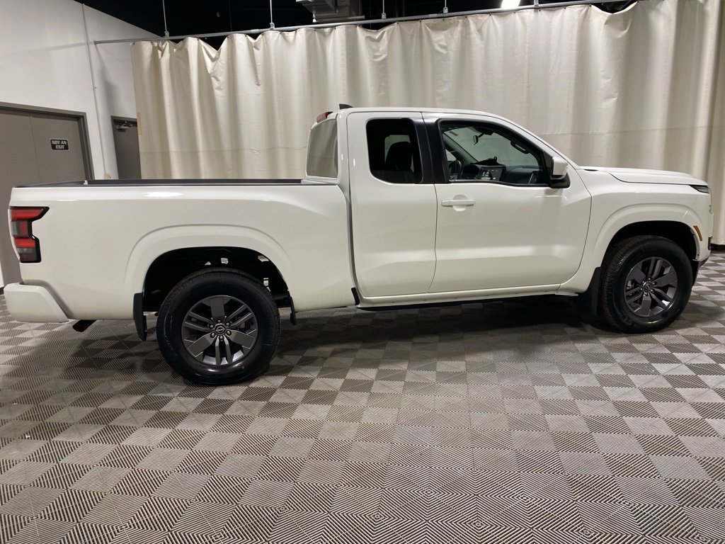 Used 2025 Nissan Frontier SV image 8