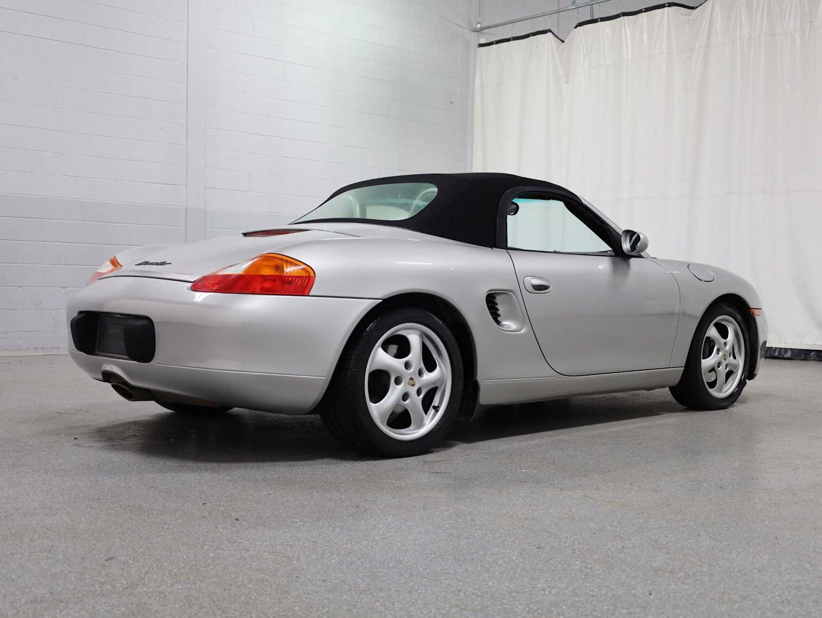 Used 2000 Porsche Boxster RWD image 9