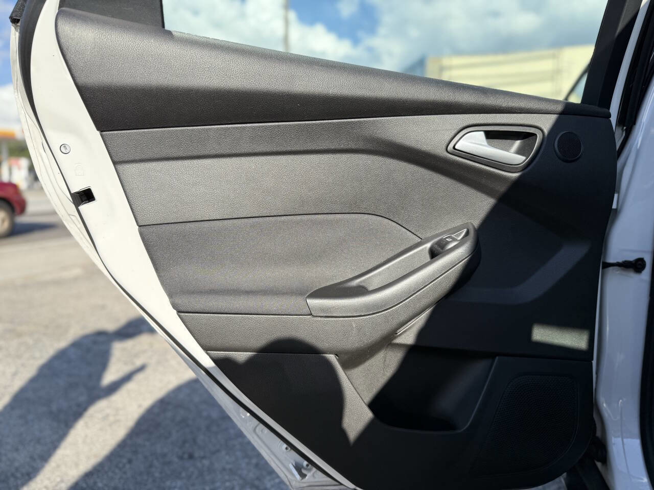 Used 2015 Ford Focus Titanium FWD image 19