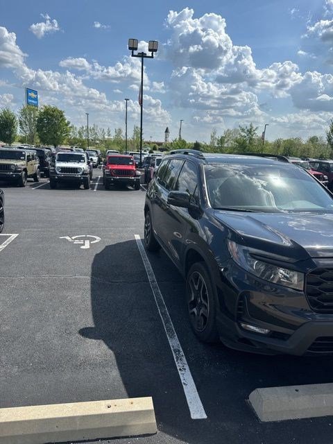 Used 2023 Honda Passport Elite image 2