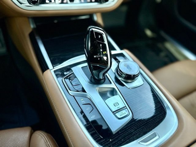 Used 2020 BMW 750i xDrive w/ Executive Package AWD/4WD image 31