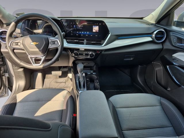 Used 2026 Chevrolet Trax LT w/ Sunroof Package image 12