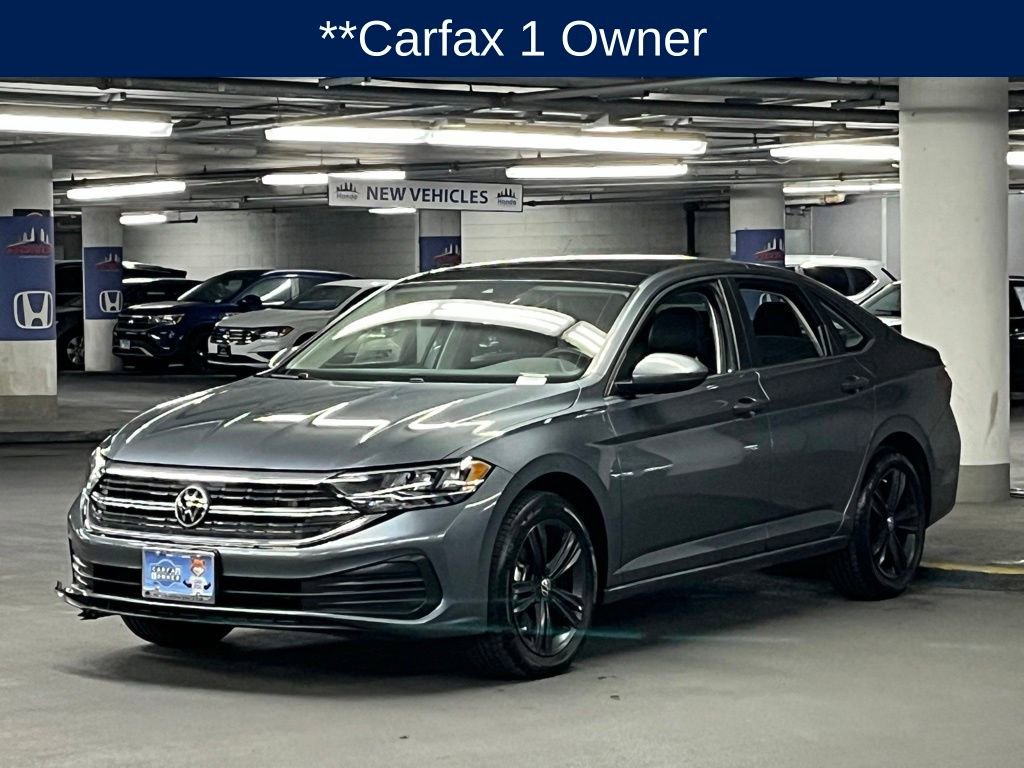 Used 2023 Volkswagen Jetta SE w/ Panoramic Sunroof Package FWD image 3