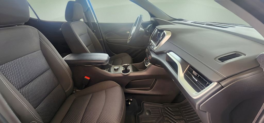 Used 2024 GMC Terrain SLE image 23