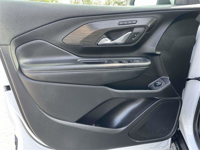 Used 2024 GMC Terrain SLT image 16