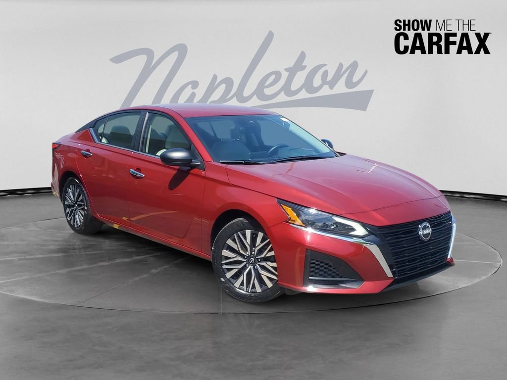 Used 2025 Nissan Altima 2.5 SV FWD image 1