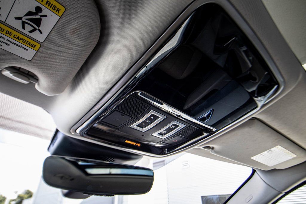 Used 2020 Land Rover Range Rover Velar S image 37