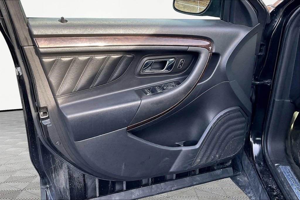 Used 2015 Ford Taurus Limited image 22