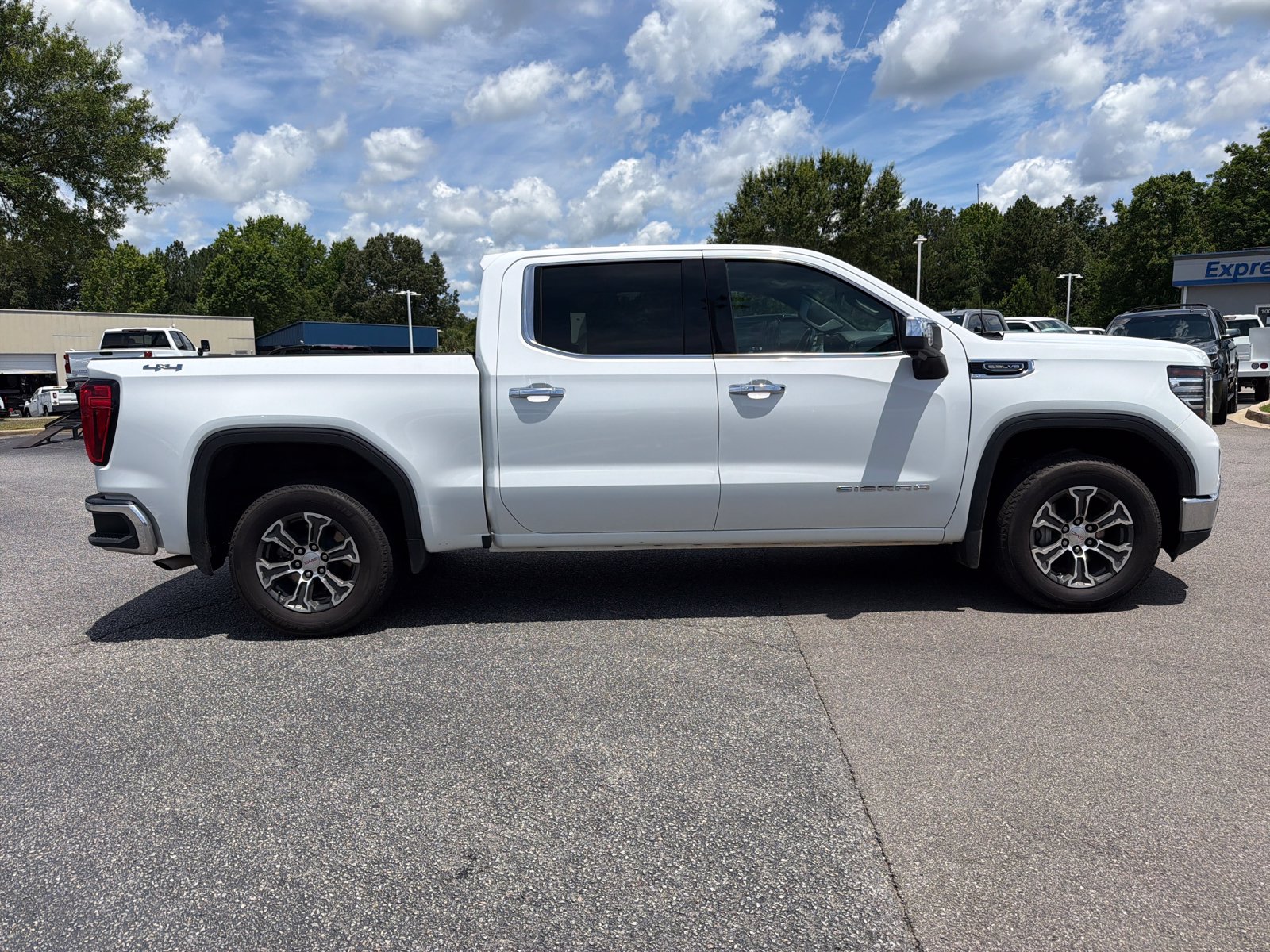 Used 2024 GMC Sierra 1500 SLT AWD/4WD image 12