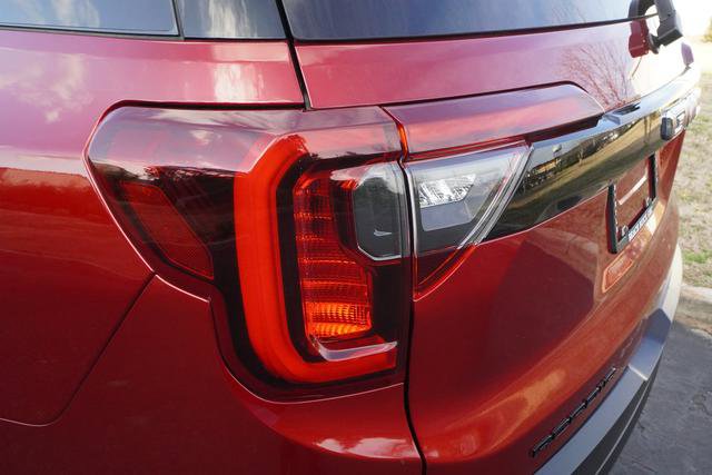 Used 2023 GMC Acadia SLE w/ Driver Convenience Package image 35