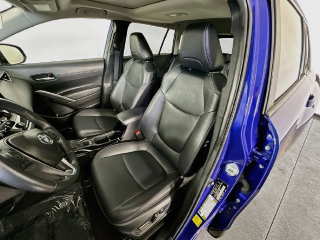 Used 2025 Toyota Corolla Cross XLE w/ Convenience Package AWD/4WD image 29