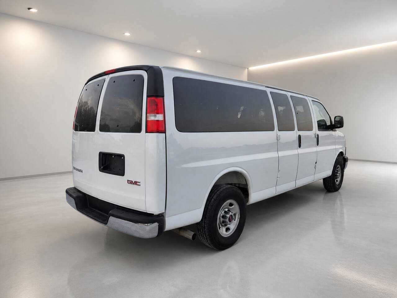 Used 2026 GMC Savana 3500 LT w/ LT Preferred Equipment Group RWD image 3