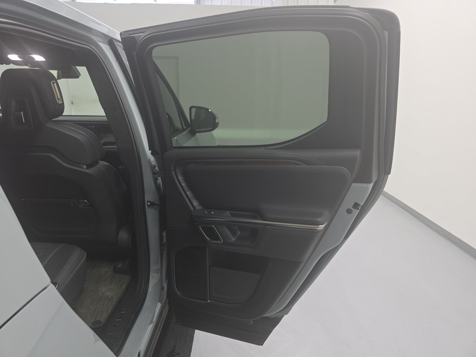 Used 2022 Rivian R1T Adventure AWD/4WD image 19