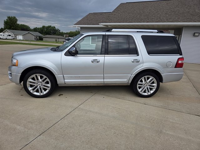Used 2017 Ford Expedition Platinum image 4