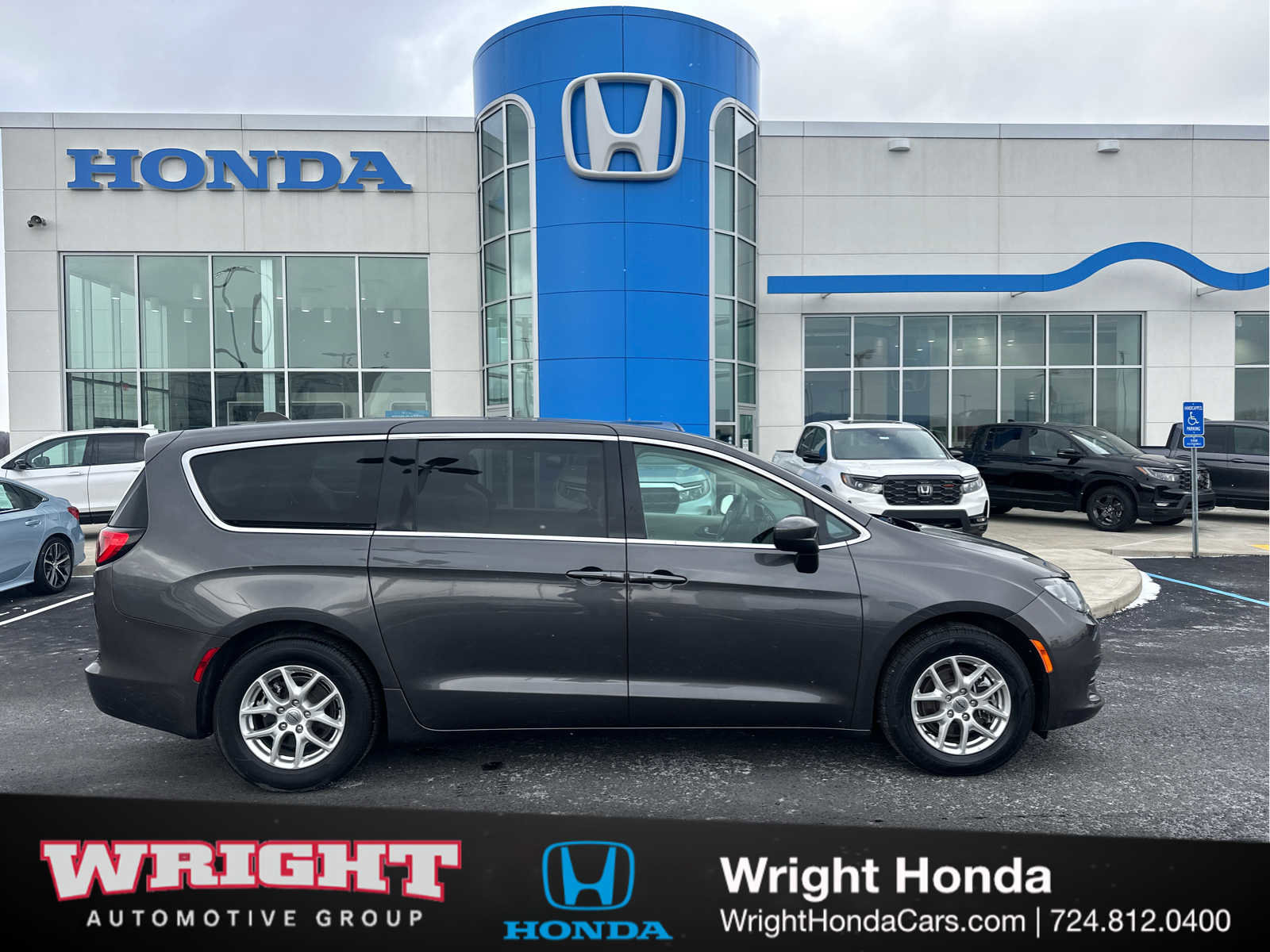 Used 2023 Chrysler Voyager LX image 1