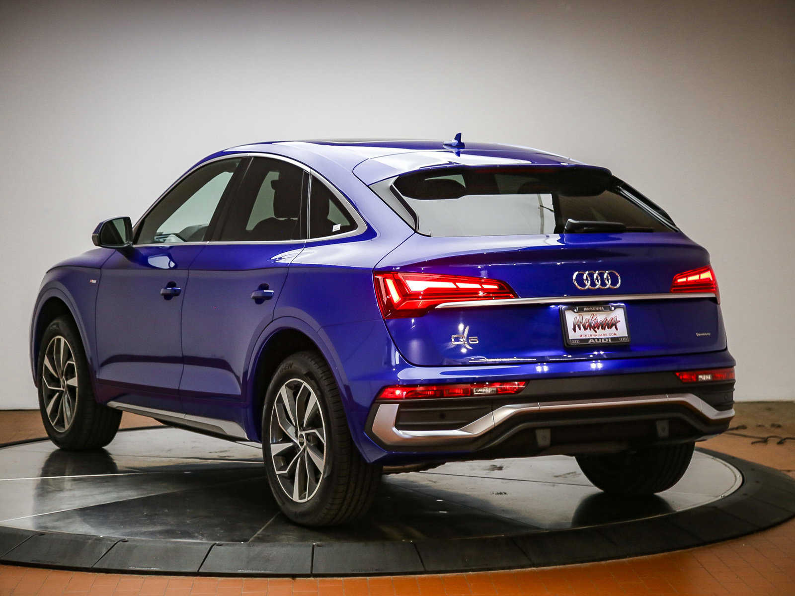 Used 2022 Audi Q5 2.0T Premium AWD/4WD image 2