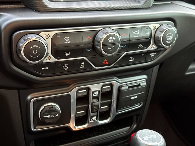 Used 2022 Jeep Wrangler Unlimited Sahara AWD/4WD image 26