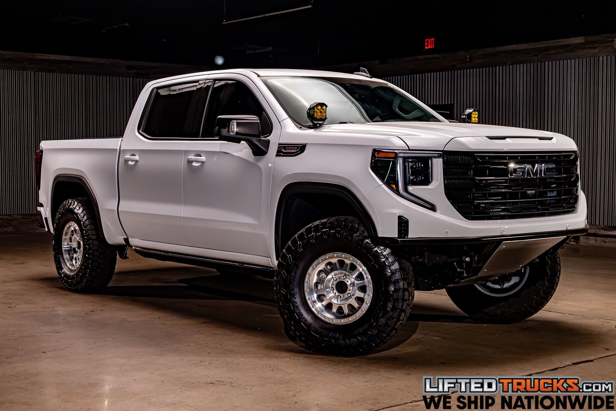 Used 2025 GMC Sierra 1500 Elevation w/ Preferred Package image 1