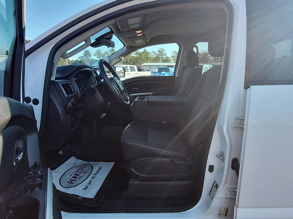 Used 2022 Nissan Titan SV AWD/4WD image 28