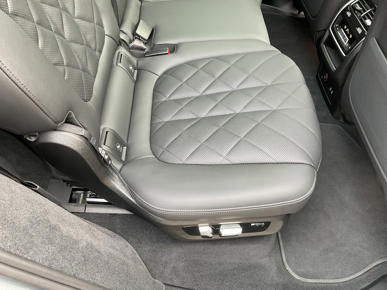 Used 2026 BMW X7 xDrive40i image 25