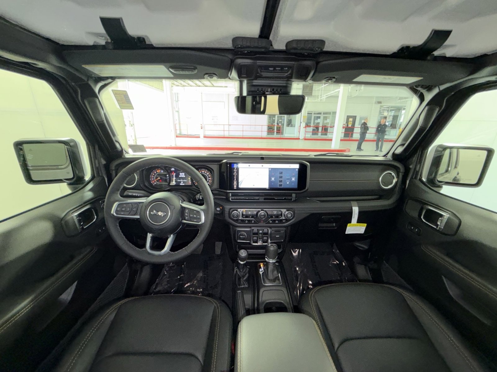 Used 2025 Jeep Wrangler Sahara image 23