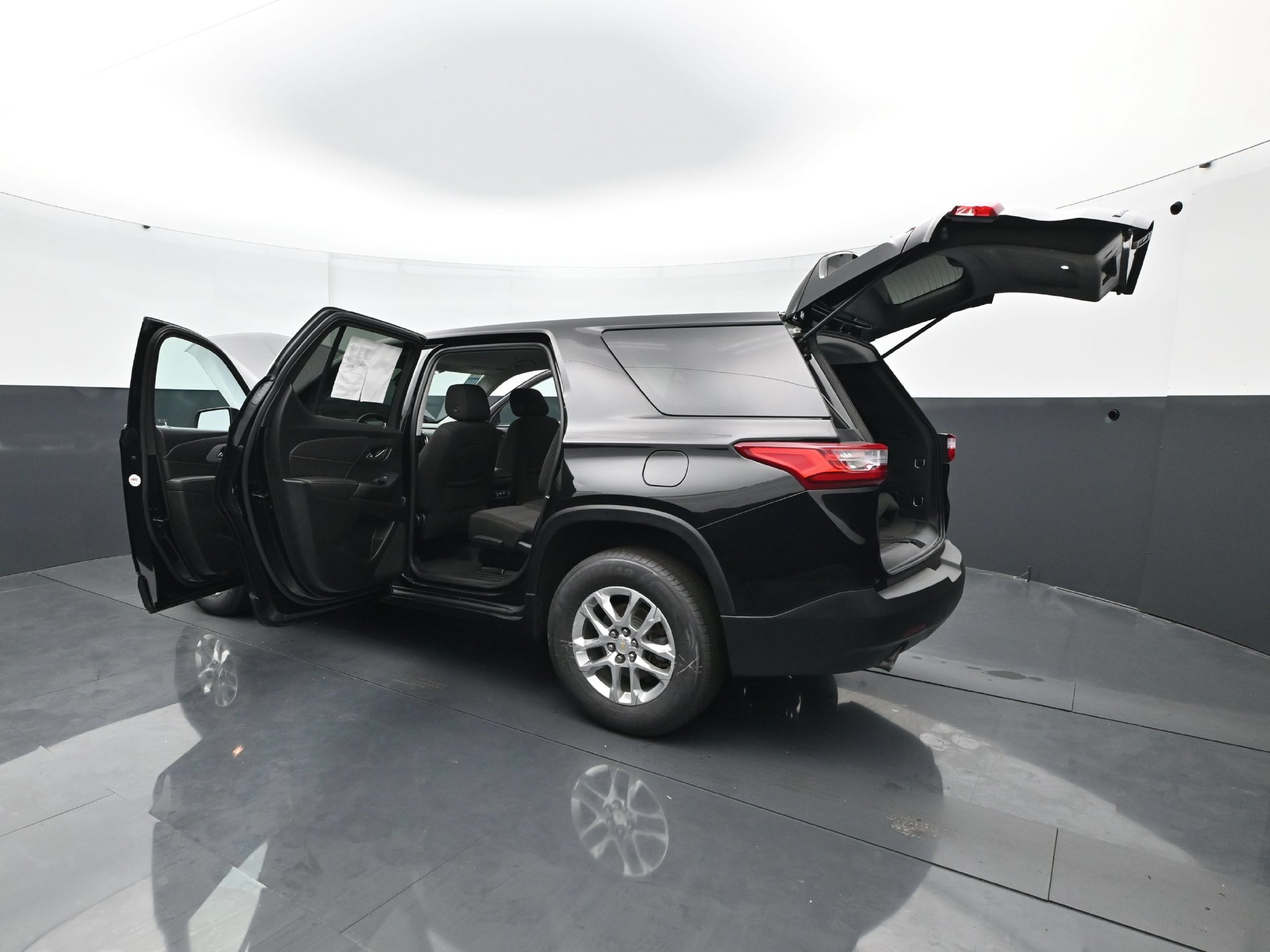 Used 2021 Chevrolet Traverse LS AWD/4WD image 30