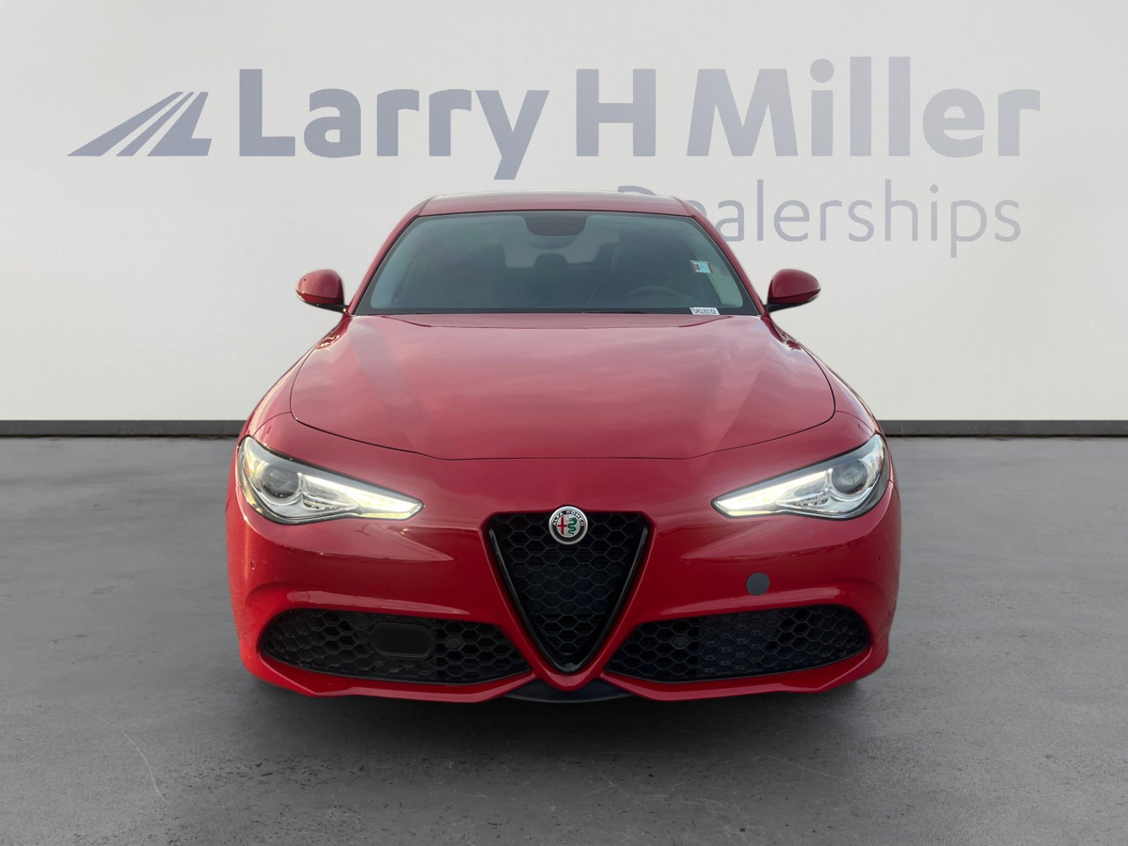 Used 2018 Alfa Romeo Giulia Base image 8