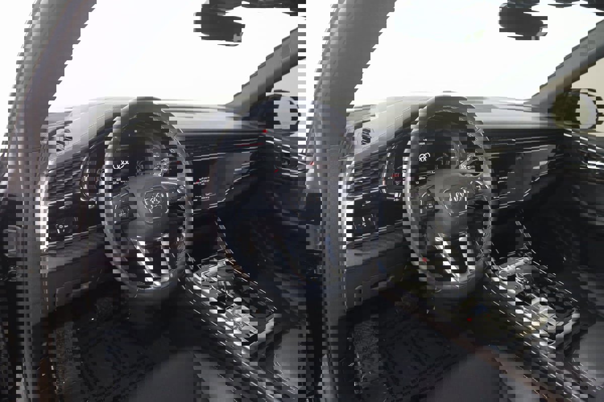 Used 2021 Audi Q8 Prestige w/ Prestige Package image 26