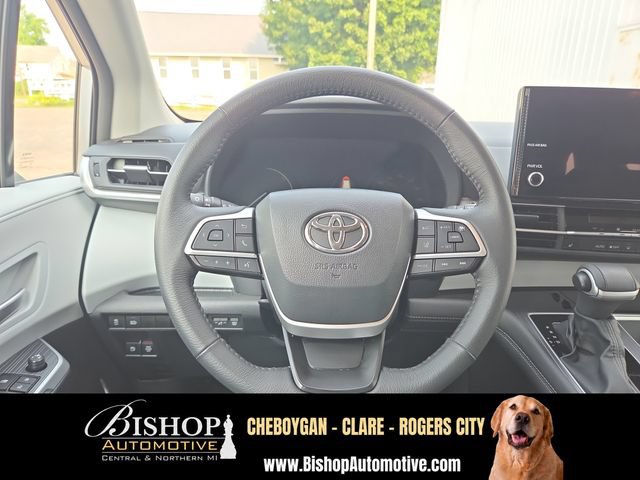 Used 2025 Toyota Sienna XLE FWD image 22