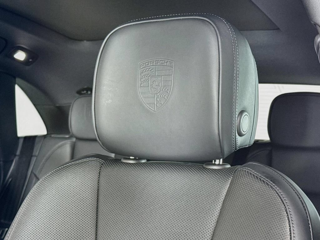 Used 2024 Porsche Macan S AWD/4WD image 25