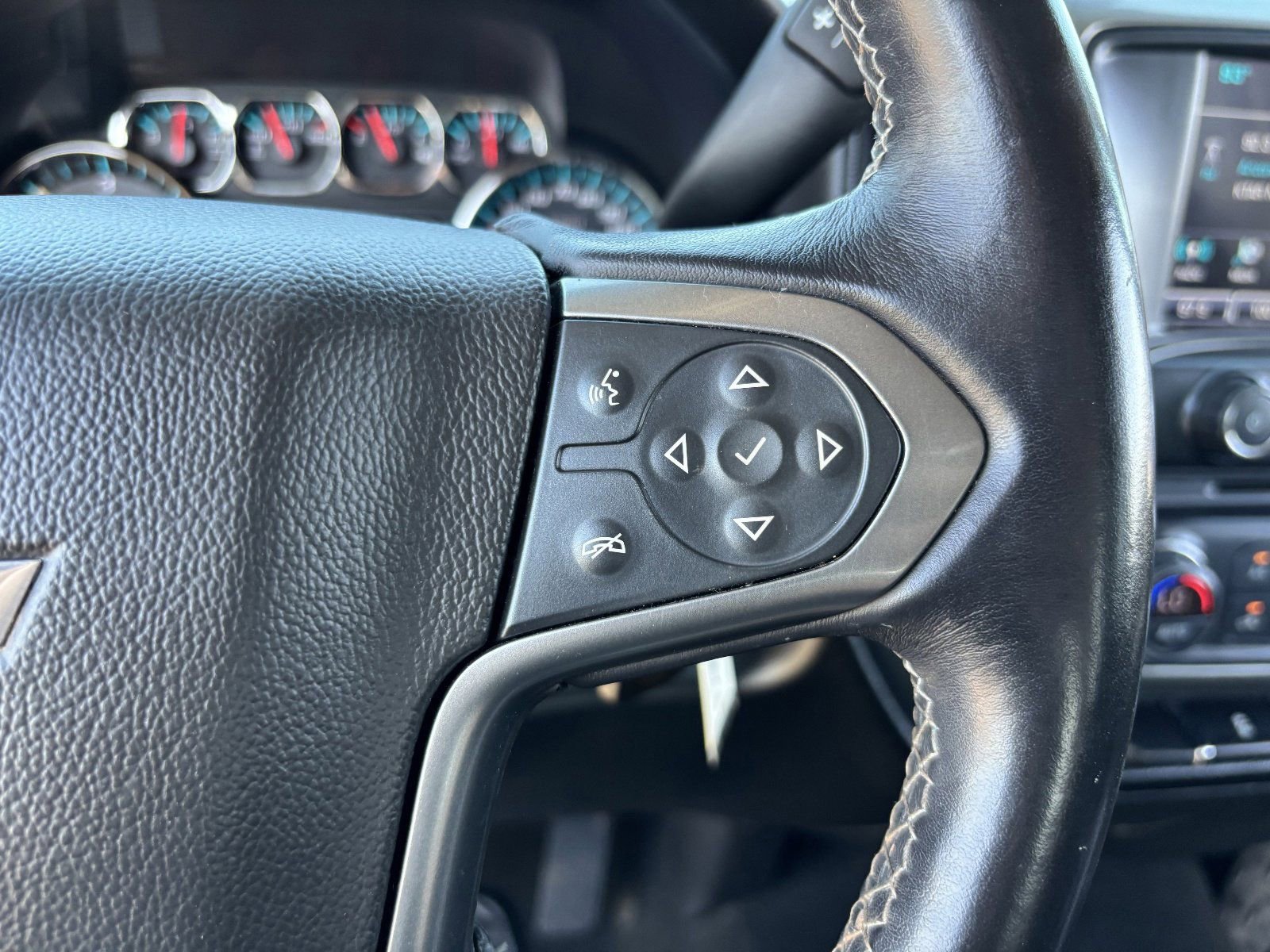 Used 2018 Chevrolet Silverado 1500 LT w/ All Star Edition RWD image 29