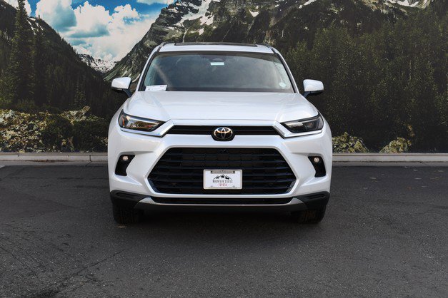 New 2026 Toyota Grand Highlander Platinum image 2