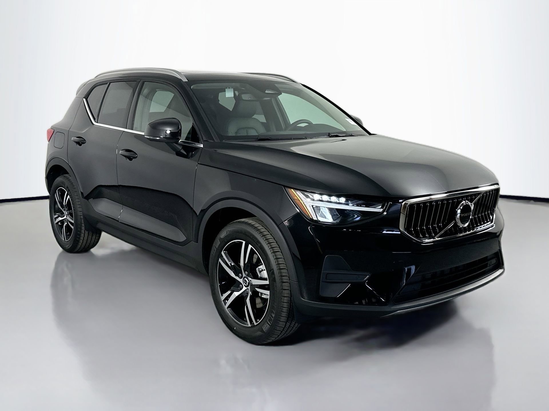 New 2025 Volvo XC40 B5 Core w/ Protection Package Premier image 3