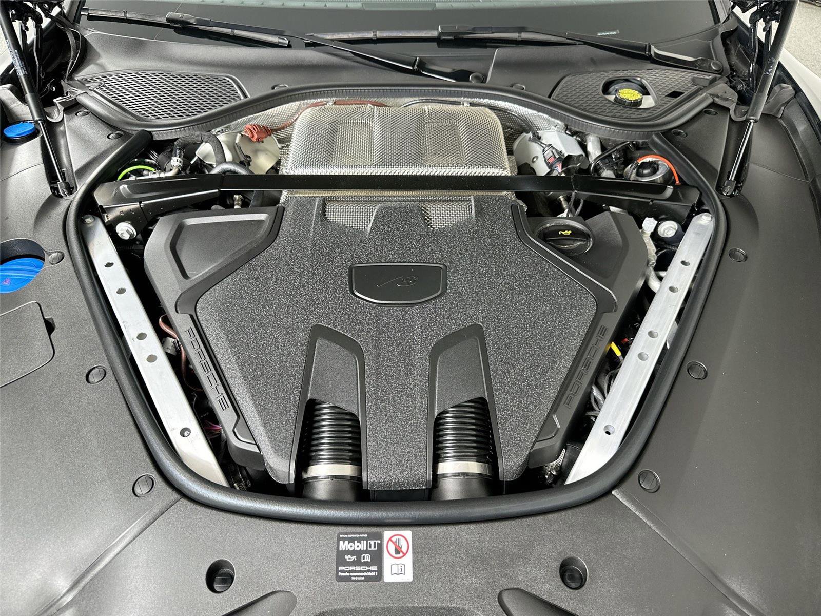 Certified 2025 Porsche Panamera GTS AWD/4WD image 40