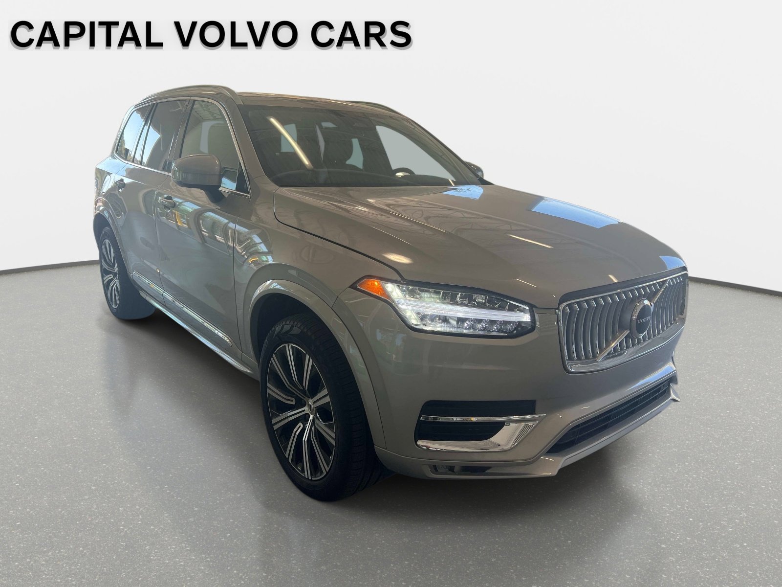 Used 2025 Volvo XC90 B5 Core image 2