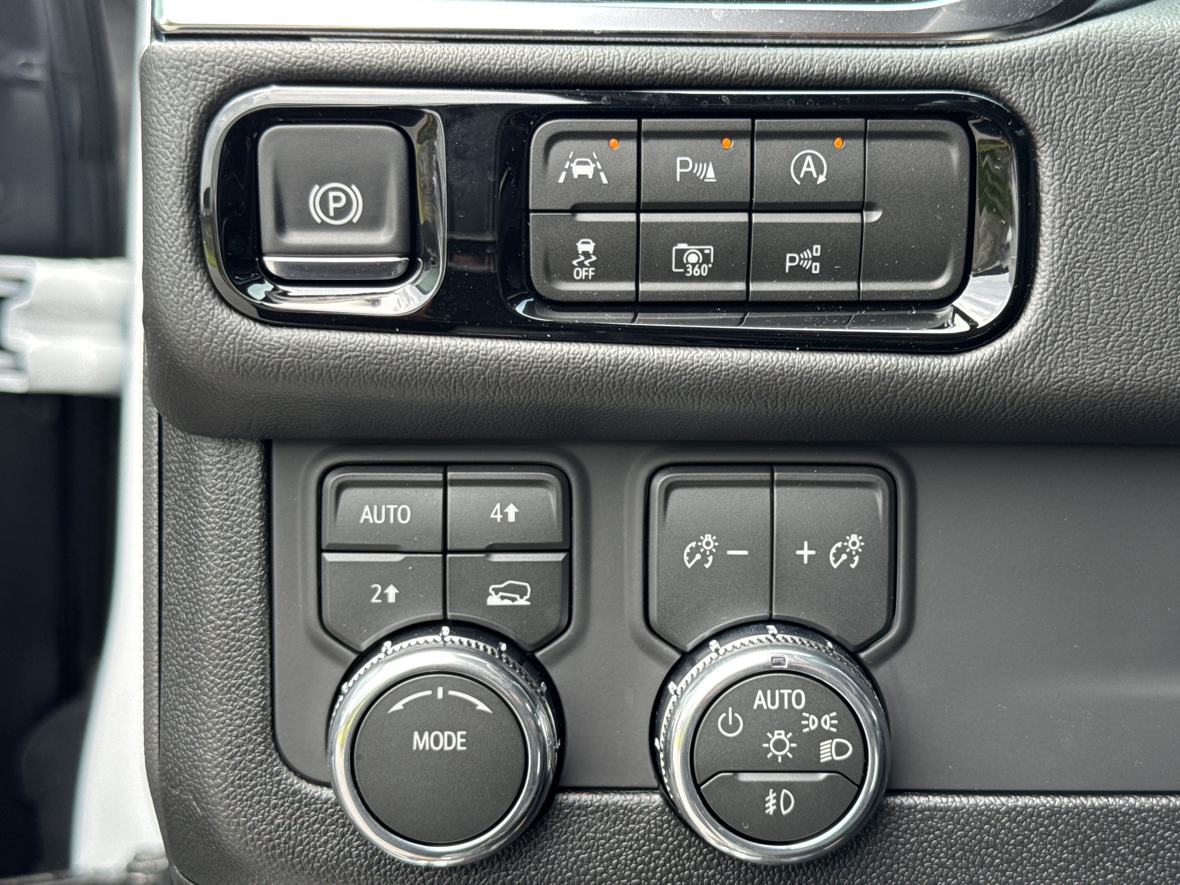 New 2026 GMC Yukon XL Denali AWD/4WD image 17