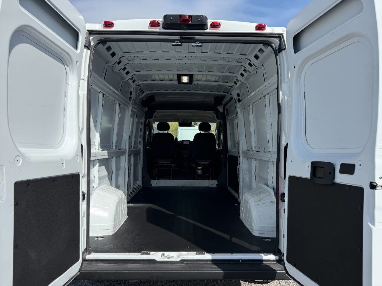 Used 2025 RAM ProMaster 2500 w/ Convenience Group image 20