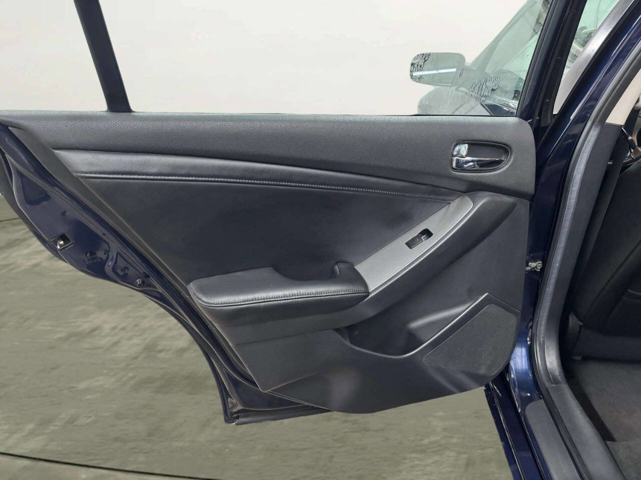 Used 2011 Nissan Altima 3.5 SR w/ 3.5SR Premium Pkg image 13